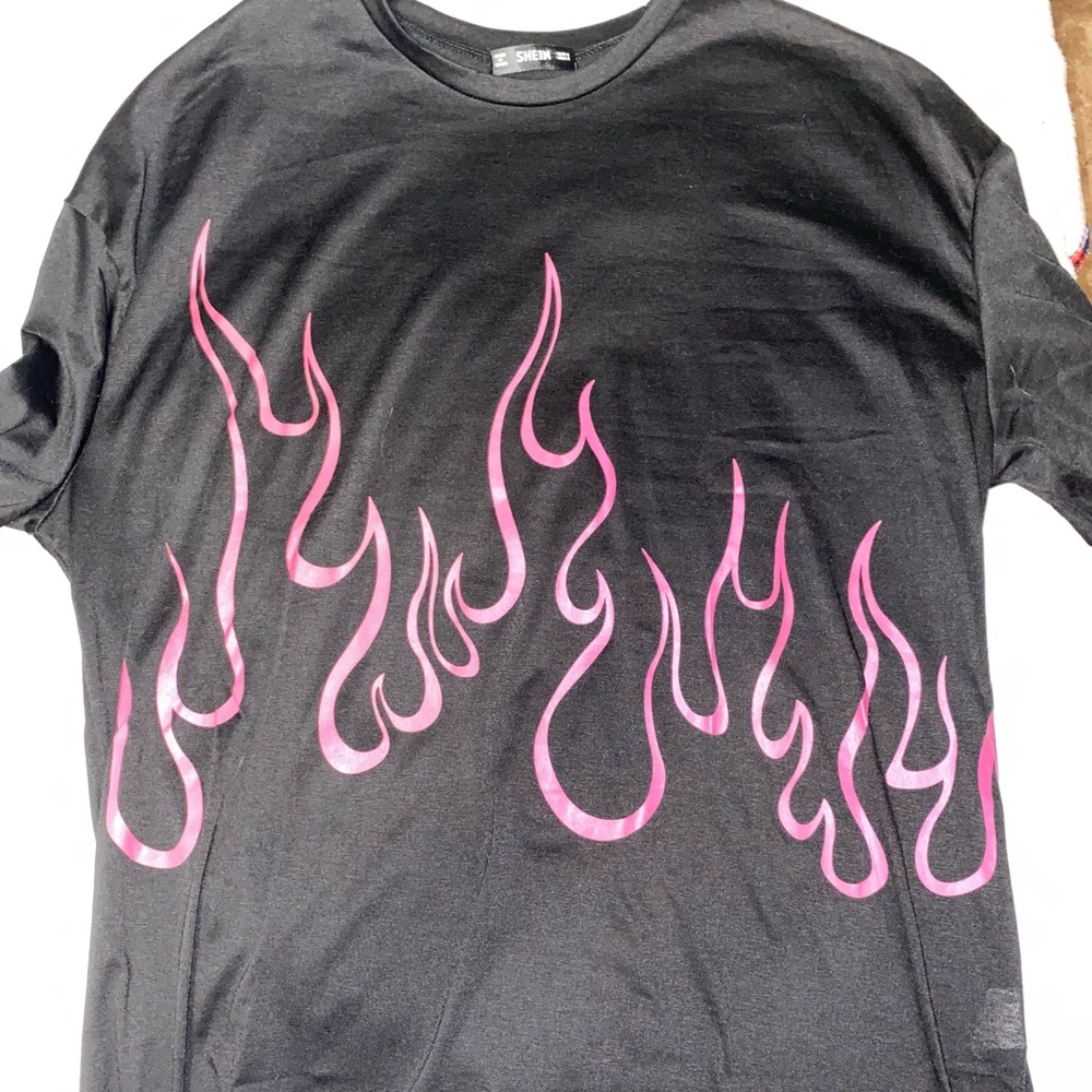 Small Oversized Graphic Tee